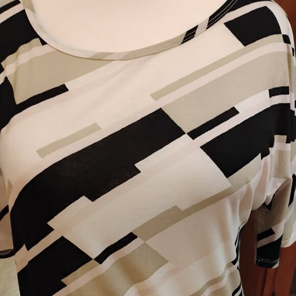 LulaRoe Lynnae shirt size XL - Picture 3 of 5